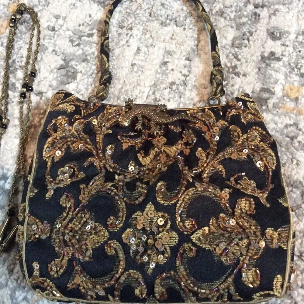 CHRISTIANA BEADED HANDBAG WITH GECKO CLASP! EUC! - Picture 3 of 6